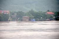 Quảng Bình: Nước lũ đã chia cắt hai huyện miền núi ảnh 1