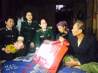 Xuân Biên phòng - Ấm lòng dân biên giới ảnh 4 Xuân Biên phòng - Ấm lòng dân biên giới ảnh 4