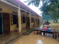 Thầy cô vùng lũ: Nước rút đến đâu, vệ sinh trường lớp đến đó ảnh 10 Thầy cô vùng lũ: Nước rút đến đâu, vệ sinh trường lớp đến đó ảnh 10