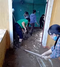 Thầy cô vùng lũ: Nước rút đến đâu, vệ sinh trường lớp đến đó ảnh 5 Thầy cô vùng lũ: Nước rút đến đâu, vệ sinh trường lớp đến đó ảnh 5