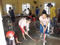 Thầy cô vùng lũ: Nước rút đến đâu, vệ sinh trường lớp đến đó ảnh 7 Thầy cô vùng lũ: Nước rút đến đâu, vệ sinh trường lớp đến đó ảnh 7