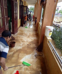 Thầy cô vùng lũ: Nước rút đến đâu, vệ sinh trường lớp đến đó ảnh 6 Thầy cô vùng lũ: Nước rút đến đâu, vệ sinh trường lớp đến đó ảnh 6