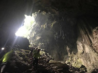 Chuyên gia hang động Hoàng gia Anh nói về lắp thang vượt thạch nhũ hang Sơn Đoòng ảnh 4 Chuyên gia hang động Hoàng gia Anh nói về lắp thang vượt thạch nhũ hang Sơn Đoòng ảnh 4