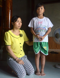 Quảng Bình: Bé gái 8 tuổi bị đòn roi tàn bạo từ bố đẻ ảnh 5 Quảng Bình: Bé gái 8 tuổi bị đòn roi tàn bạo từ bố đẻ ảnh 5