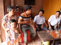 Quảng Bình: Lãnh đạo Sở GD&ĐT thăm và chia sẻ cùng các trường bị ngập lụt ảnh 10