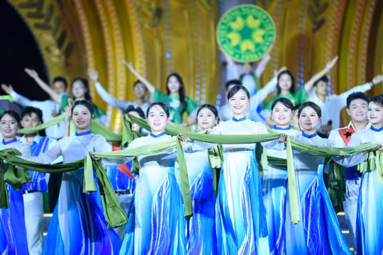 Chương trình nghệ thuật chào tân sinh viên của Học viện Nông nghiệp Việt Nam. Ảnh: Dương Triều.