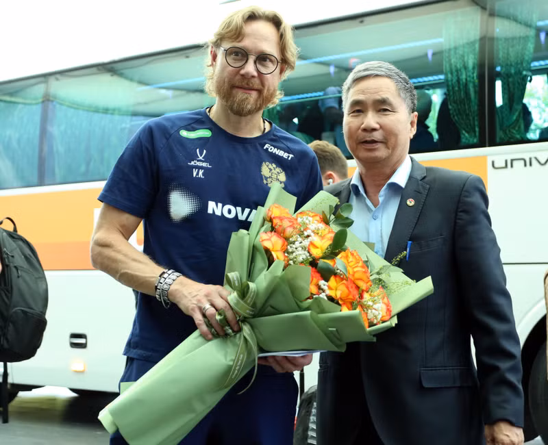 Để chuẩn bị cho giải đấu giao hữu LP Bank Cup 2024, chiều ngày 4/9 đội tuyển Nga đã bay chuyên cơ riêng đến Hà Nội. 1.jpeg
