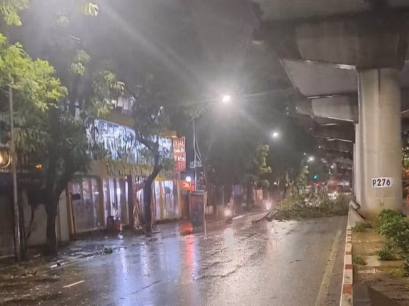 Theo thông tin cập nhật tối 7/9 của Trung tâm Dự báo khí tượng thủy văn quốc gia, bão Yagi di chuyển theo hướng Tây - Nam, tốc độ khoảng 15-20km/h. Bão có khả năng giảm cấp thành vùng áp thấp. 10.jpg