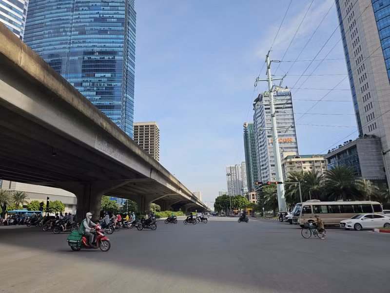 Ngã tư Phạm Hùng - Mễ Trì không ùn tắc. 3.jpg