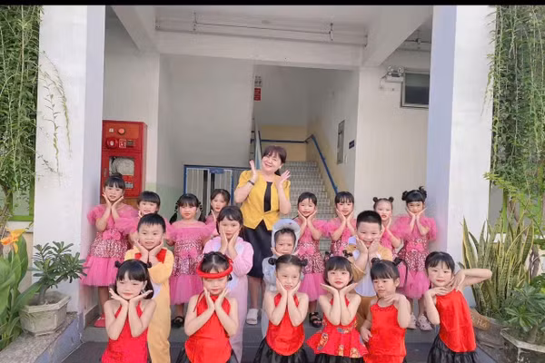 Trẻ mầm non tại các cơ sở giáo dục tư thục ở khu chế xuất, khu công nghiệp có bố mẹ là công nhân sẽ nhận hỗ trợ.