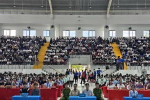 Phiên tòa giả định thu hút hàng nghìn sinh viên và giảng viên.