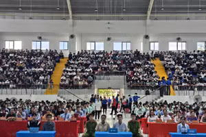 Phiên tòa giả định thu hút hàng nghìn sinh viên và giảng viên.