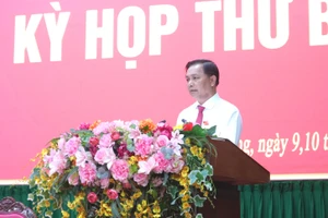 Bí thư Tỉnh ủy Vĩnh Long Trần Văn Lâu phát biểu chỉ đạo tại kỳ họp.