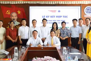 Quang cảnh lễ ký kết.
