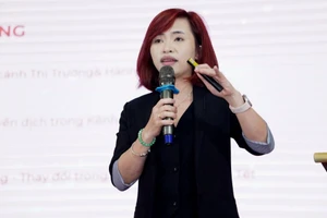 Bà Lê Thị Hải Yến, Giám đốc Trade Marketing ngành hàng chăm sóc nhà cửa của Unilever phát biểu tại hội thảo.