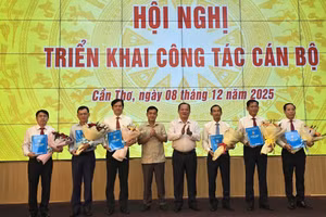 Cần Thơ trao quyết định bổ nhiệm các nhân sự chủ chốt.