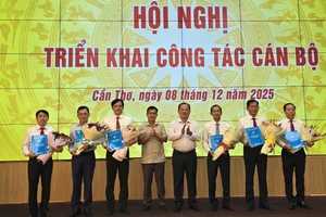 Cần Thơ trao quyết định bổ nhiệm các nhân sự chủ chốt.