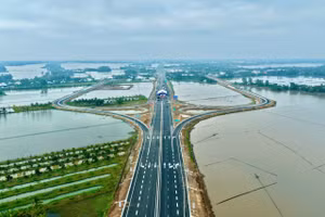 Cao tốc Cần Thơ - Cà Mau thông xe sau những năm tháng vượt khó thi công.