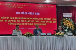 Ông Ngô Đông Hải - Phó trưởng Ban Tuyên giáo và Dân vận Trung ương chủ trì Tọa đàm.