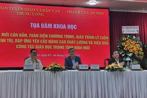 Ông Ngô Đông Hải - Phó trưởng Ban Tuyên giáo và Dân vận Trung ương chủ trì Tọa đàm.