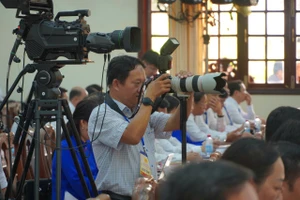 Phóng viên cơ quan báo chí tác nghiệp tại Đại hội Đảng bộ TP Cần Thơ lần thứ I, nhiệm kỳ 2025 - 2030.