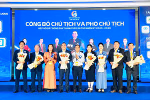Chủ tịch và các Phó Chủ tịch Hiệp hội BĐS TP Cần Thơ nhiệm kỳ 2025 - 2030.
