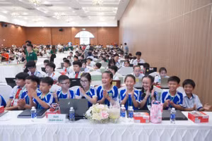 Các thí sinh hào hứng chờ tham gia cuộc thi Robothon cấp TP Cần Thơ năm 2025.