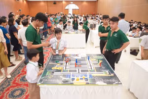Thí sinh dự thi Cuộc thi Robothon cấp TP Cần Thơ năm 2025. 
