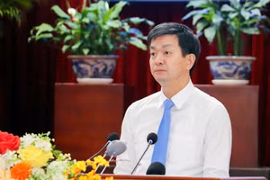 Bí thư Thành ủy Cần Thơ Lê Quang Tùng phát biểu chỉ đạo tại kỳ họp.