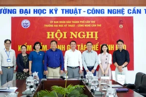 Đoàn công tác của Báo Giáo dục và Thời đại làm việc với lãnh đạo Trường ĐH Kỹ thuật - Công nghệ Cần Thơ.