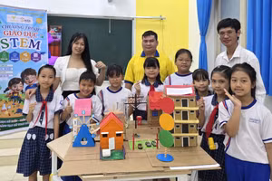 Các đội tham gia cuộc thi STEM nội bộ năm 2026 trong giai đoạn luyện tập và sơ loại.