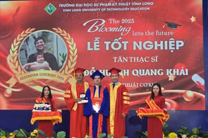 Trường ĐH Sư phạm Kỹ thuật Vĩnh Long trao bằng tốt nghiệp cho hơn 1.100 kỹ sư, cử nhân, thạc sĩ.