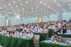 Hội thảo thu hút nhiều nhà khoa học, chuyên gia, nhà quản lý, doanh nhân và sinh viên.