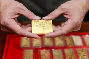 Giá vàng hôm nay 19/12 tiếp đà tăng thêm 200 ngàn đồng/lượng, thế giới lại giảm