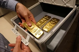 Giá vàng ngày đầu tuần 23/6 trong nước giữ nguyên, thế giới đi ngang