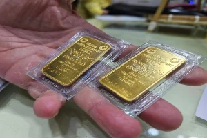 Giá vàng đầu tuần 2/6 trong nước ổn định ở mức cao, thế giới đi ngang