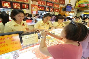 Giá vàng hôm nay 19/8 bất ngờ tăng vọt lập kỷ lục mới 125 triệu đồng/lượng