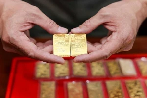 Giá vàng hôm nay 15/10 tiếp đà tăng lên 146 triệu đồng, thế giới vượt 4.100 USD