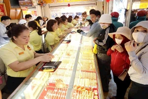 Giá vàng ngày 23/10 đảo chiều giảm 3 triệu 900 ngàn đồng, thế giới giảm