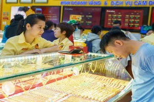 Giá vàng cuối tuần 6/7 đi ngang trên mốc 120 triệu đồng/lượng, thế giới giảm nhẹ