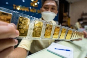 Giá vàng ngày đầu tuần 14/7 trong nước ổn định ở mức cao, thế giới đi ngang