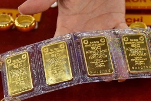 Giá vàng hôm nay 4/10 giảm 200 ngàn đồng/lượng ở cả 2 chiều, thế giới tăng mạnh