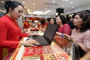 Giá vàng hôm nay 1/1/2026 tiếp đà giảm 1,9 triệu đồng/lượng, thế giới giảm mạnh