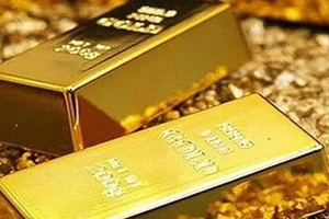 Giá vàng hôm nay 2/8 trong nước ổn định ở mức cao, thế giới đảo chiều tăng mạnh