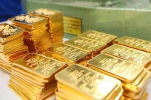 Giá vàng ngày đầu tuần 12/5 trong nước ổn định ở mức cao, thế giới đi ngang