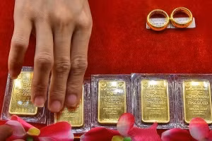 Giá vàng hôm nay 17/3: Tăng 500 nghìn đồng/lượng, thế giới giảm nhẹ