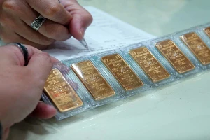 Giá vàng hôm nay 3/12 bất ngờ quay đầu giảm 700 ngàn đồng/lượng, thế giới giảm