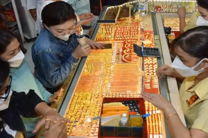Giá vàng hôm nay 20/3: Giảm mạnh 7 triệu 500 nghìn đồng/lượng