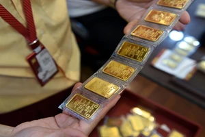 Giá vàng hôm nay 5/12 giảm 700 ngàn đồng/lượng cả 2 chiều, thế giới giảm