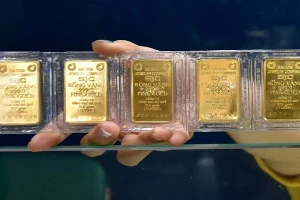 Giá vàng hôm nay 22/11 trong nước tiếp đà giảm 500 ngàn đồng, thế giới cũng giảm